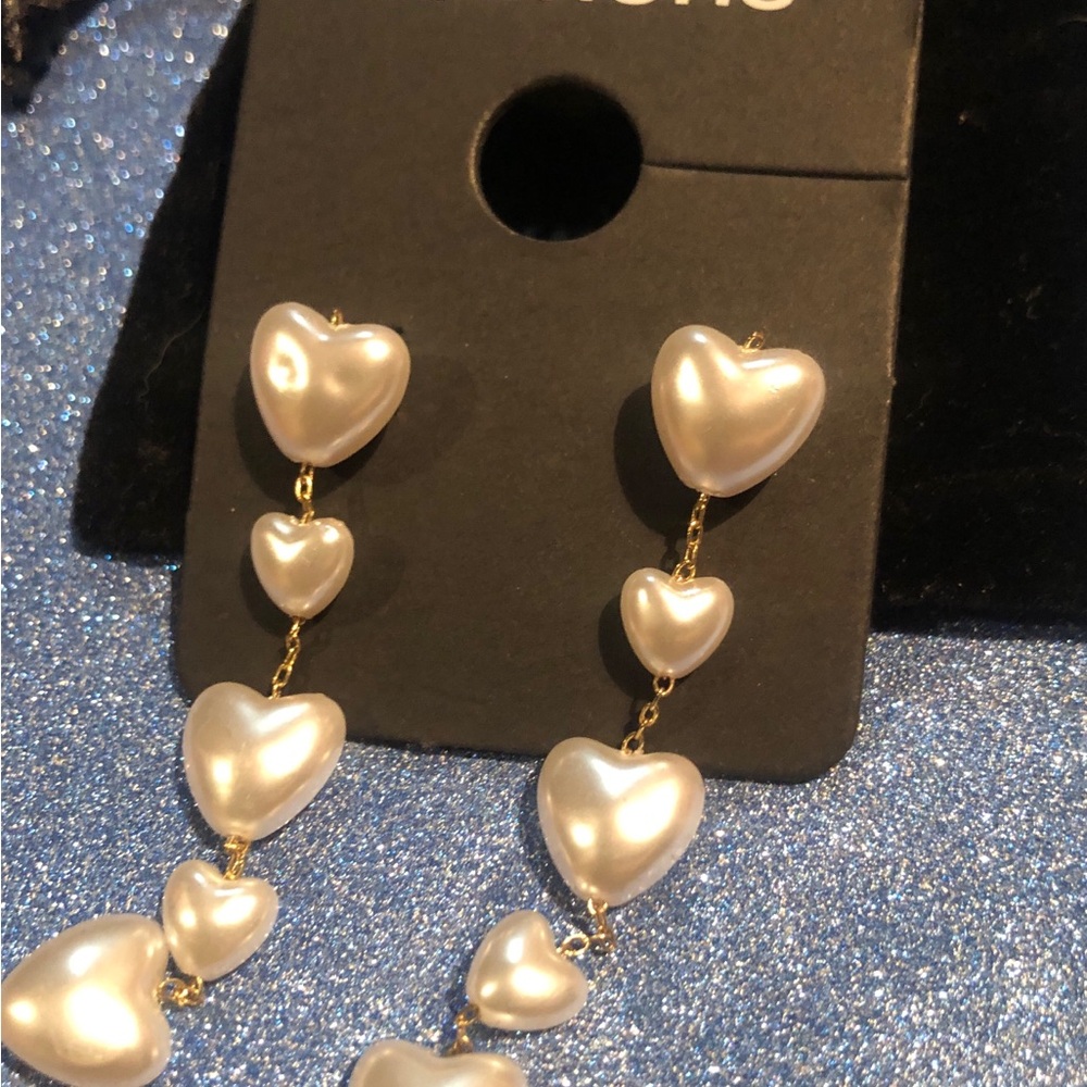 SIMONS NEW Elegant Gold and Cream Heart Earrings - Picture 4 of 4